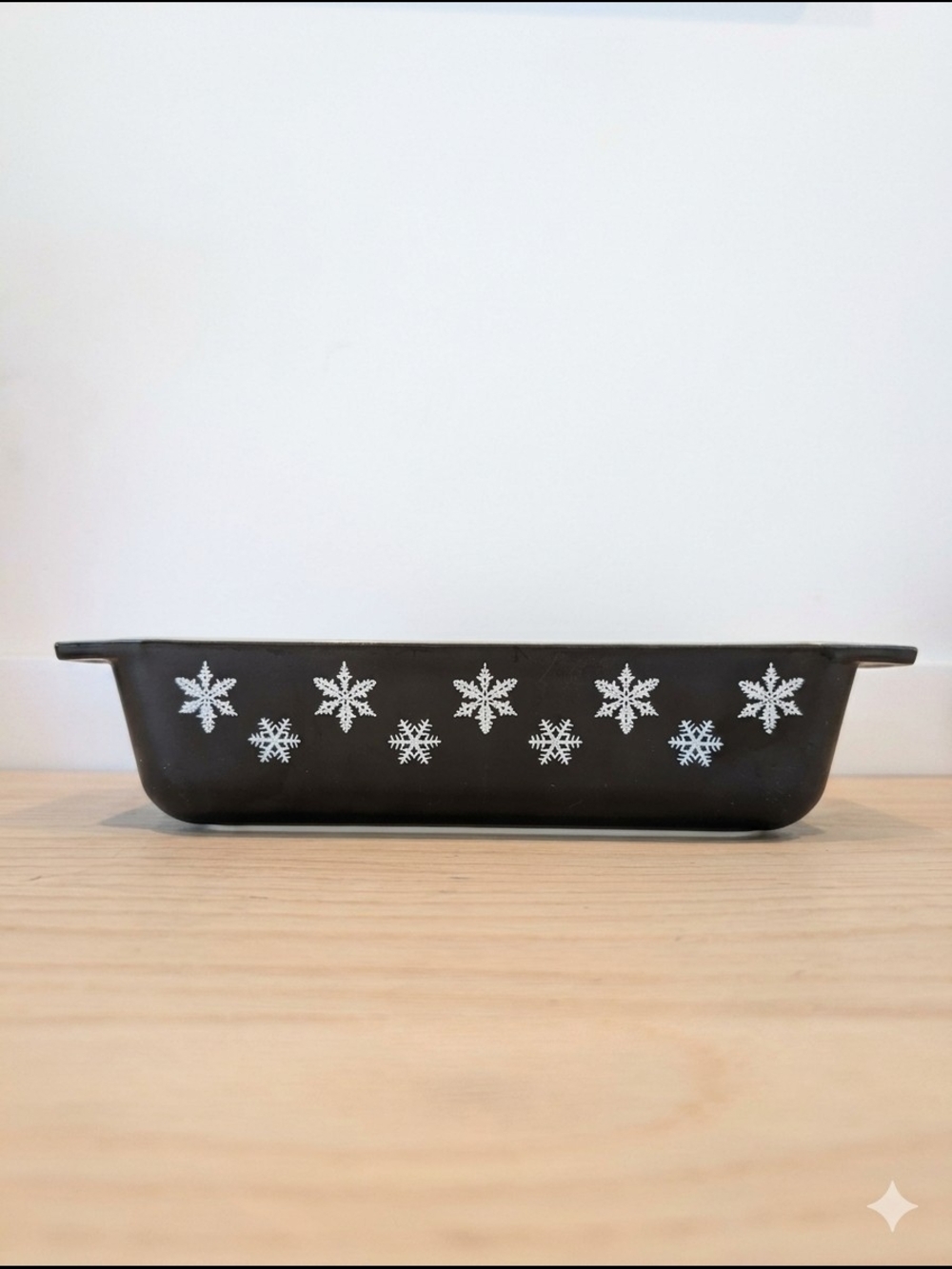 Vintage Pyrex Charcoal Black Snowflake Space Saver Casserole 575-B 2 QT